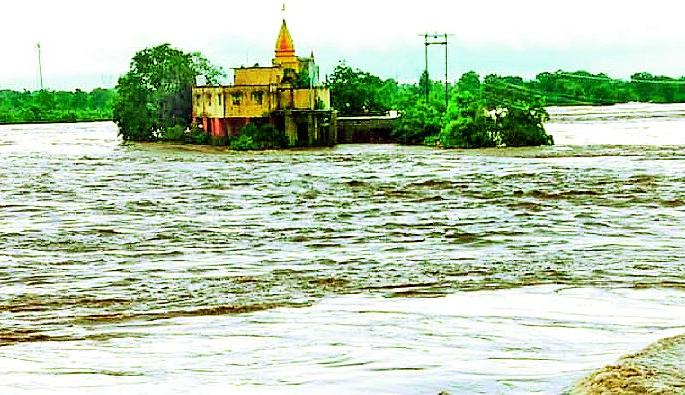 The rain subsided, the flood continued | पाऊस ओसरला, पूर कायम The rain subsided, the flood continued | पाऊस ओसरला, पूर कायम