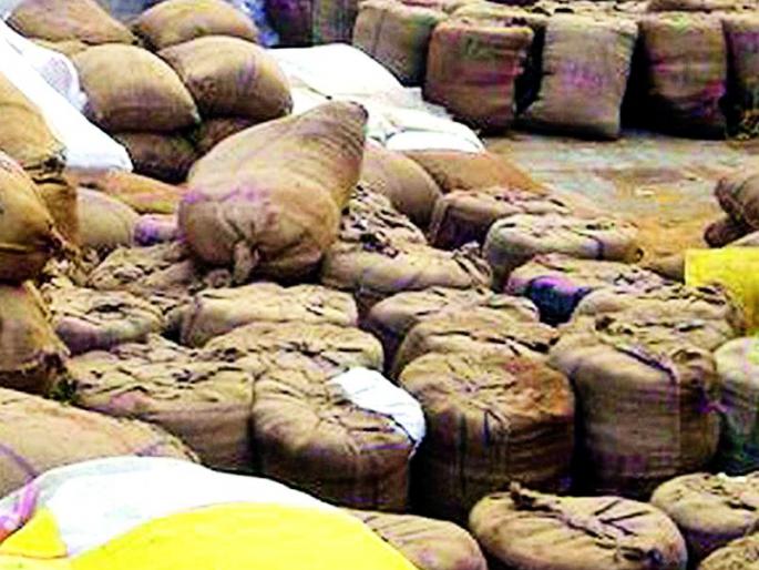 Bardana finally reached the grain shopping center | अखेर धान खरेदी केंद्रावर पोहोचला बारदाना