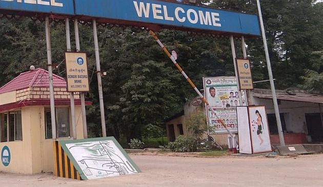 Chinese machine's entry in manganese mine in Bhandara district | भंडारा जिल्ह्यातील तुमसर येथील मँगेनीज खाणींमध्ये चीनच्या मशीनची एन्ट्री Chinese machine's entry in manganese mine in Bhandara district | भंडारा जिल्ह्यातील तुमसर येथील मँगेनीज खाणींमध्ये चीनच्या मशीनची एन्ट्री