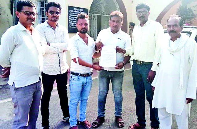 Bank managers have been degraded for the currency loan | बँक व्यवस्थापक मुद्रा लोनसाठी करतात अपमानीत