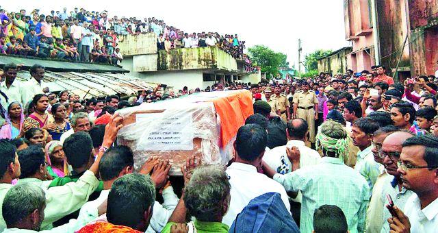 Lakhandoor's son Santosh Bedar passed away | लाखांदूरचे सुपुत्र संतोष बेदरे अनंतात विलीन Lakhandoor's son Santosh Bedar passed away | लाखांदूरचे सुपुत्र संतोष बेदरे अनंतात विलीन