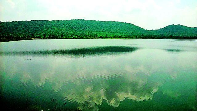 Increase in fish production through lakes depth | तलावांच्या खोलीकरणाने मत्स्योत्पादनात वाढ Increase in fish production through lakes depth | तलावांच्या खोलीकरणाने मत्स्योत्पादनात वाढ
