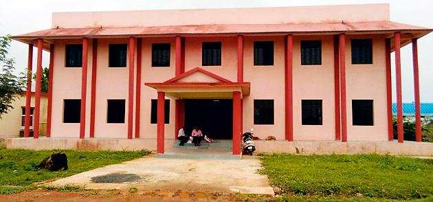 Locking the building of millions of rupees | लाखो रुपयांची इमारत कुलूपबंद