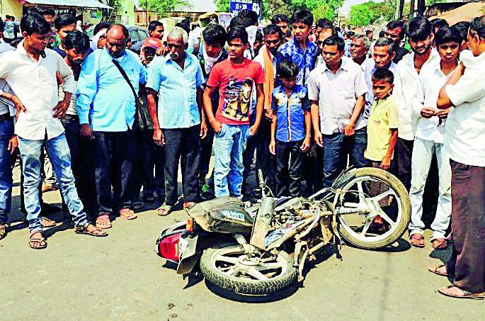 The death of the baby in the tip of the tip | टिप्परच्या धडकेत तरूणाचा मृत्यू The death of the baby in the tip of the tip | टिप्परच्या धडकेत तरूणाचा मृत्यू