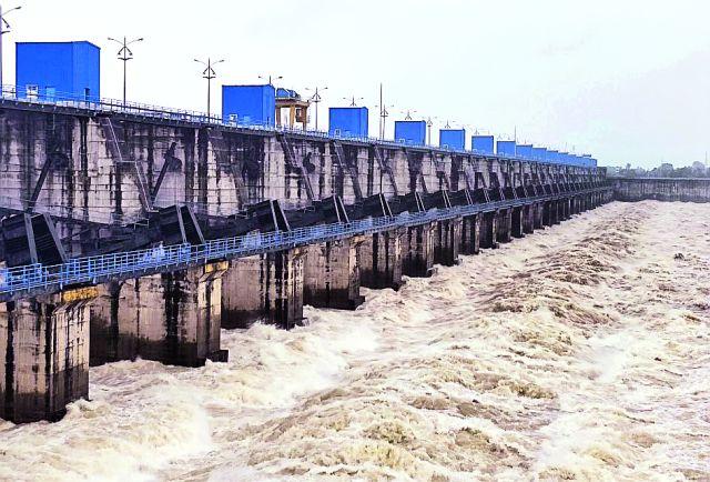 Wainganga river signal level | वैनगंगा नदी इशारा पातळीवर Wainganga river signal level | वैनगंगा नदी इशारा पातळीवर