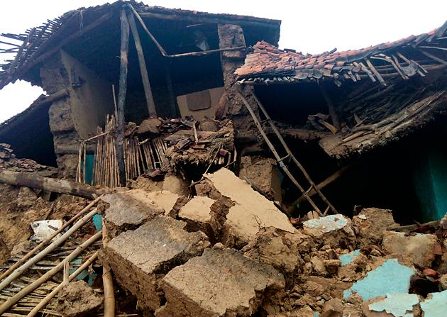 Heavy rain in the district; Baliharaja has dried up | जिल्ह्यात दमदार पाऊस; बळीराजा सुखावला