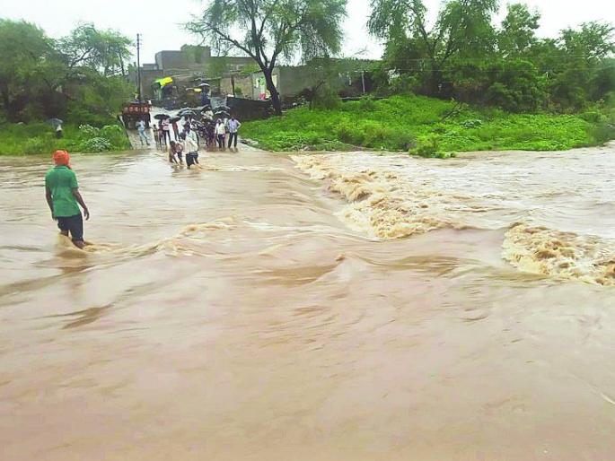 Continuous rains in the district including Buldana city | बुलडाणा शहरासह जिल्ह्यात संततधार पाऊस Continuous rains in the district including Buldana city | बुलडाणा शहरासह जिल्ह्यात संततधार पाऊस