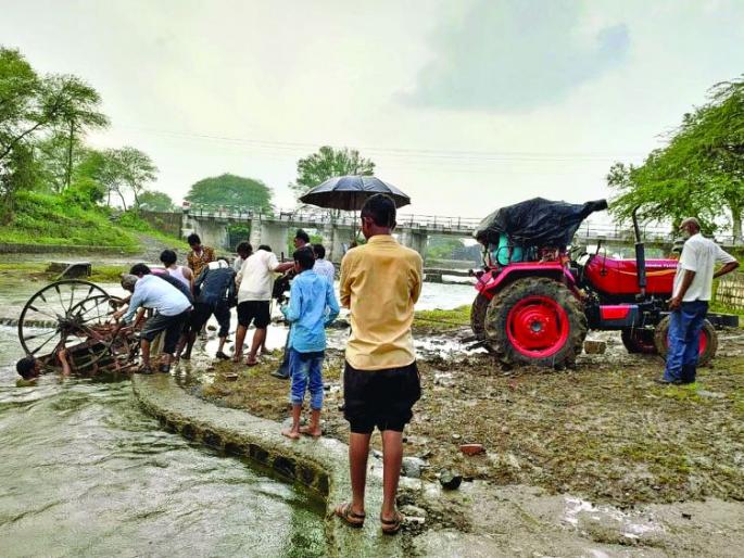 Successful rescue of two children in the Painganga river |  पैनगंगा नदीपात्रात वाहून जाणाऱ्या दोन मुलांना वाचविण्यात यश