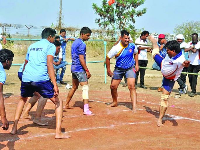Buldana: Colored sports events in district sports complex | बुलडाणा: जिल्हा क्रीडा संकुलात रंगल्या क्रीडा स्पर्धा Buldana: Colored sports events in district sports complex | बुलडाणा: जिल्हा क्रीडा संकुलात रंगल्या क्रीडा स्पर्धा