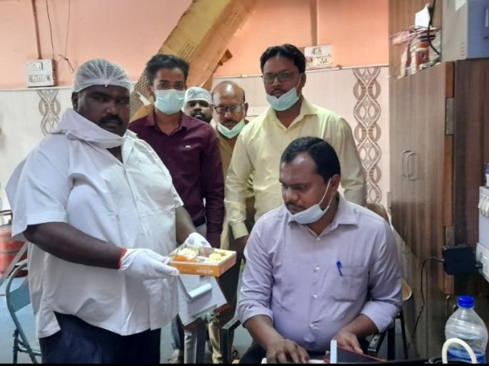 Sudden inspection of sweet shops in Deolali | देवळालीत मिठाई दुकानांची अचानक तपासणी