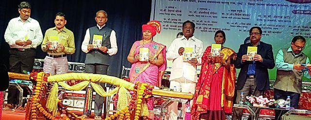 Mahatma Gandhiji's thoughts are saintly | महात्मा गांधीजींचे विचार संतश्रेणीत Mahatma Gandhiji's thoughts are saintly | महात्मा गांधीजींचे विचार संतश्रेणीत