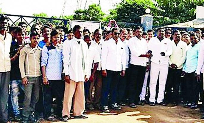 Movement of the project affected farmers at Tadali | प्रकल्पग्रस्त शेतकऱ्यांचे ताडाळी येथे आंदोलन