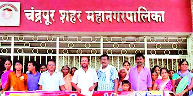 Citizens deprived of land strip | जमिनीच्या पट्ट्यापासून नागरिक वंचित