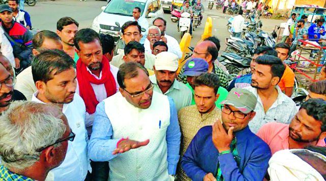 The abrasion of the amrit scheme stopped | अमृत योजनेचे खोदकाम बंद पाडले