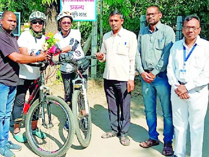 Women travel eight hundred km cycle to raise awareness for leprosy | कुष्ठरोग जागृतीसाठी महिलांचा आठशे किमीचा सायकल प्रवास Women travel eight hundred km cycle to raise awareness for leprosy | कुष्ठरोग जागृतीसाठी महिलांचा आठशे किमीचा सायकल प्रवास
