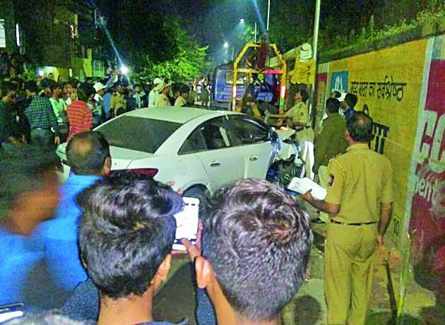 Two youths stunt | स्टंटबाजीने घेतला दोन युवकांचा जीव