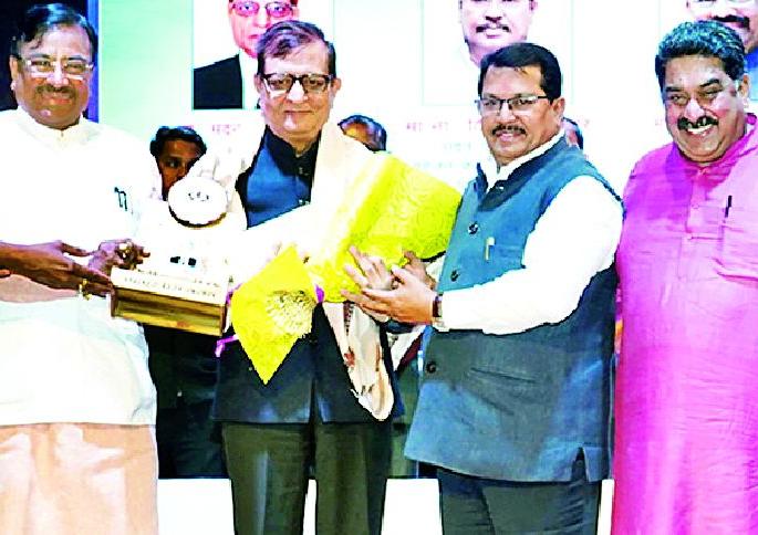 Judges should have honesty | न्यायाधीशांमध्ये अंतर्मनातून प्रामाणिकपणा असावा Judges should have honesty | न्यायाधीशांमध्ये अंतर्मनातून प्रामाणिकपणा असावा