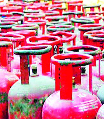 The district will be 100% gas-free | जिल्हा १०० टक्के गॅसयुक्त होणार The district will be 100% gas-free | जिल्हा १०० टक्के गॅसयुक्त होणार
