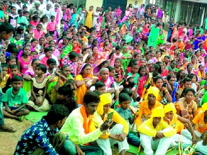 Traditional singing took place at the border of three villages | तीन गावांच्या सीमेवर झाले पारंपरिक गायगोधन Traditional singing took place at the border of three villages | तीन गावांच्या सीमेवर झाले पारंपरिक गायगोधन