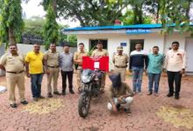 Burglary started due to bike theft | दुचाकीचोरीवरून घरफोडीचा लागला छडा Burglary started due to bike theft | दुचाकीचोरीवरून घरफोडीचा लागला छडा