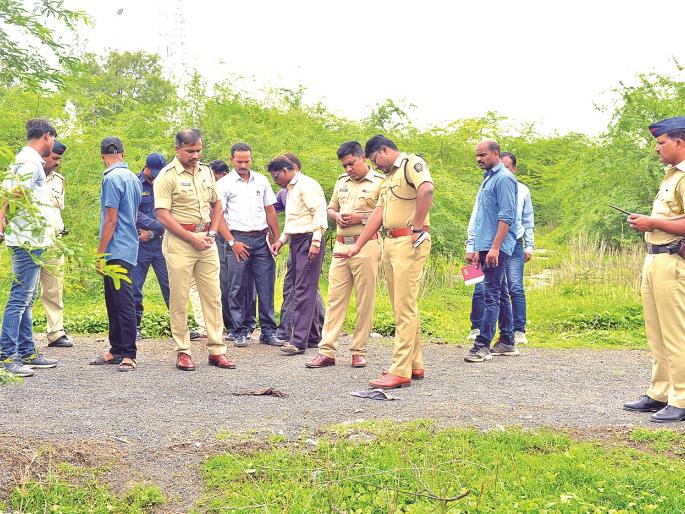 An injured girls hand cut by surgery and throw it forest | अपघातातील जखमी विद्यार्थिनीचा कापलेला हात फेकला जंगलात!