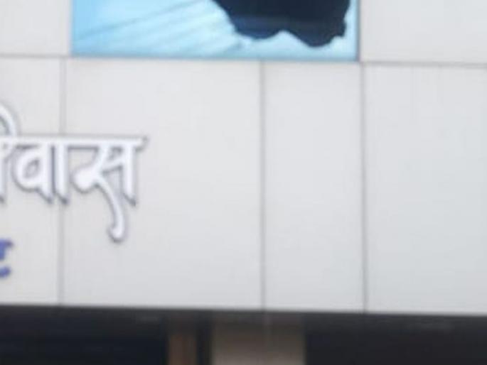 Four policemen injured in stone pelting at Bhusawal | भुसावळ येथे दगडफीकीत चार पोलीस जखमी Four policemen injured in stone pelting at Bhusawal | भुसावळ येथे दगडफीकीत चार पोलीस जखमी
