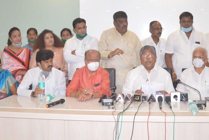 Jayantarao's role is welcome, but Sanjay Kaka is absent | जयंतरावांच्या भूमिकेचे स्वागत, संजयकाका मात्र गैरहजर Jayantarao's role is welcome, but Sanjay Kaka is absent | जयंतरावांच्या भूमिकेचे स्वागत, संजयकाका मात्र गैरहजर