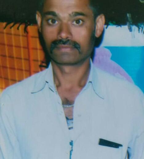 Farmer suicide in Astrakhda | आखतवाडे येथील शेतकऱ्याची आत्महत्या