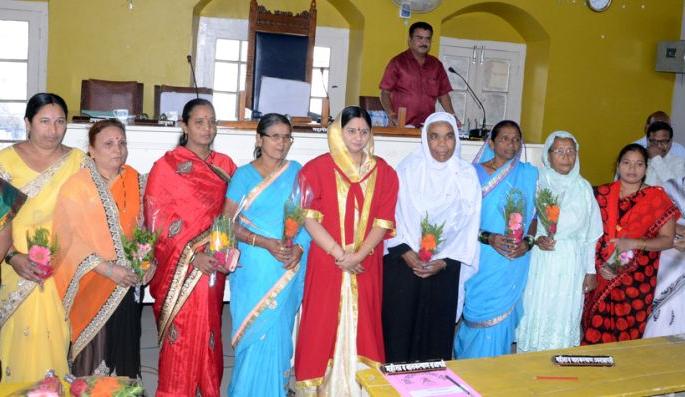 Permanent in Dhule and the selection of members for Women's Child Welfare Committee | धुळे महापालिकेत स्थायी आणि महिला बालकल्याण समिती सदस्यांची निवड Permanent in Dhule and the selection of members for Women's Child Welfare Committee | धुळे महापालिकेत स्थायी आणि महिला बालकल्याण समिती सदस्यांची निवड