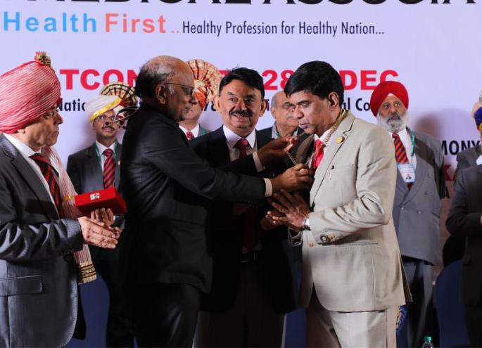 Dr Ravi Wankhedkar of Dhulia accepted the charge as National President of Indian Medical Association | धुळयाचे डॉ़ रवि वानखेडकर यांनी इंडियन मेडिकल असोसिएशनच्या राष्ट्रीय अध्यक्षपदाचा कार्यभार स्विकारला Dr Ravi Wankhedkar of Dhulia accepted the charge as National President of Indian Medical Association | धुळयाचे डॉ़ रवि वानखेडकर यांनी इंडियन मेडिकल असोसिएशनच्या राष्ट्रीय अध्यक्षपदाचा कार्यभार स्विकारला