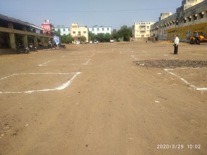 Farmers back to Dindori grain market | दिंडोरीच्या धान्य बाजाराकडे शेतकऱ्यांची पाठ Farmers back to Dindori grain market | दिंडोरीच्या धान्य बाजाराकडे शेतकऱ्यांची पाठ