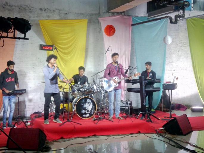 Vishayesh Nayar of Nashik performed for 24 hours in a row | नाशिकच्या विनेश नायर याने केले सलग २४ तास ड्रमवादन Vishayesh Nayar of Nashik performed for 24 hours in a row | नाशिकच्या विनेश नायर याने केले सलग २४ तास ड्रमवादन