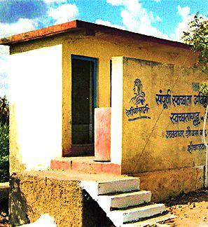 School is about 17 million pending | शाळांचे एक कोटी १७ लाख प्रलंबित School is about 17 million pending | शाळांचे एक कोटी १७ लाख प्रलंबित