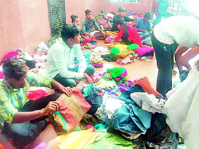 Ready to help flood victims | पूरग्रस्तांच्या मदतीसाठी सरसावले विद्यार्थी