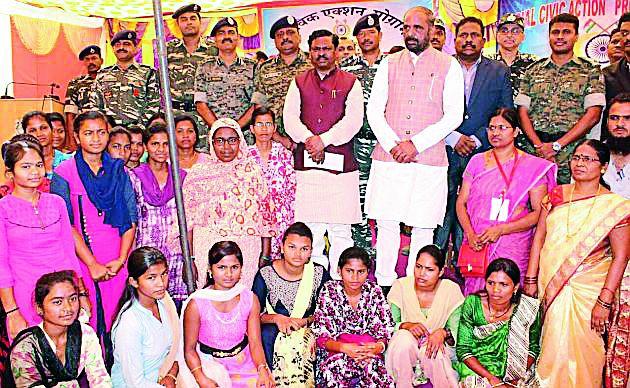 Police work is laudable | पोलिसांचे कार्य प्रशंसनीय Police work is laudable | पोलिसांचे कार्य प्रशंसनीय