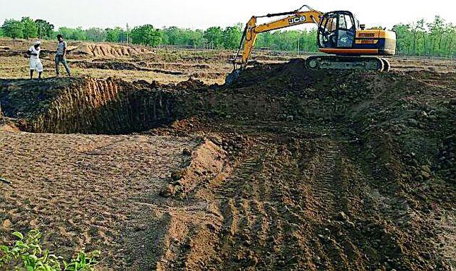 Use of JCB in Rohio Kamat | रोहयो कामात जेसीबीचा वापर Use of JCB in Rohio Kamat | रोहयो कामात जेसीबीचा वापर