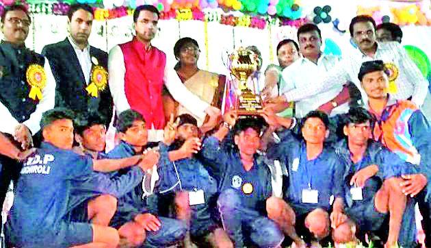 Gadchiroli tops in team game | सांघिक खेळात गडचिरोली अव्वल Gadchiroli tops in team game | सांघिक खेळात गडचिरोली अव्वल