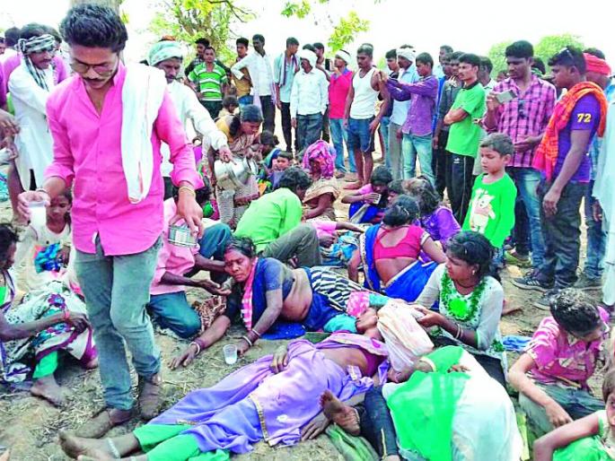 25 people injured in traffic accident | ट्रॅक्टर उलटल्याने २५ जण जखमी 25 people injured in traffic accident | ट्रॅक्टर उलटल्याने २५ जण जखमी