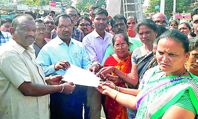 Civil welfare movement to save 40 houses | ४० घरे वाचविण्यासाठी नागरिकांचे चक्काजाम आंदोलन