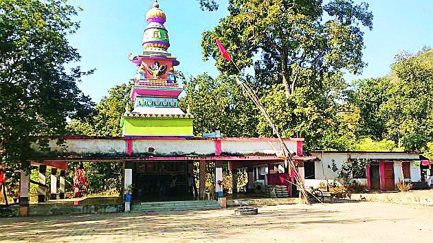 Khobramendha pilgrimage neglected | खोब्रामेंढा तीर्थक्षेत्र दुर्लक्षित Khobramendha pilgrimage neglected | खोब्रामेंढा तीर्थक्षेत्र दुर्लक्षित