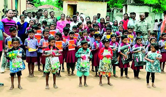 This year's school session started with the welcome of newcomers from all over the district | जिल्हाभर नवागतांच्या स्वागताने यावर्षीच्या शालेय सत्राला सुरुवात This year's school session started with the welcome of newcomers from all over the district | जिल्हाभर नवागतांच्या स्वागताने यावर्षीच्या शालेय सत्राला सुरुवात