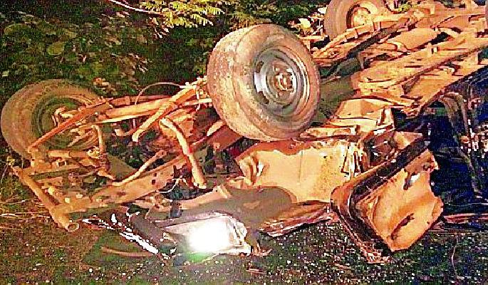 14 injured in black and yellow | काळी-पिवळी उलटून १४ जखमी