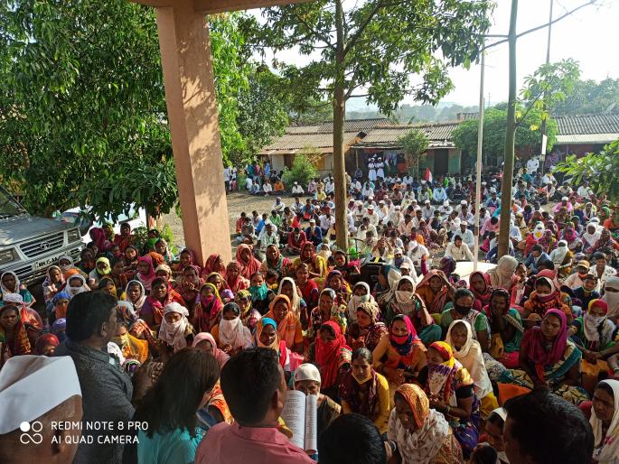 Avoid giving ration cards to tribal and Katkari people | आदिवासी, कातकरी लोकांनाशिधापत्रिका देण्यास टाळाटाळ Avoid giving ration cards to tribal and Katkari people | आदिवासी, कातकरी लोकांनाशिधापत्रिका देण्यास टाळाटाळ