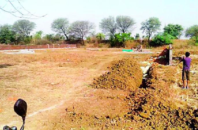 Invalid nullity in villages outside the work area | कार्यक्षेत्राबाहेरील गावांना अवैध नळजोडणी Invalid nullity in villages outside the work area | कार्यक्षेत्राबाहेरील गावांना अवैध नळजोडणी