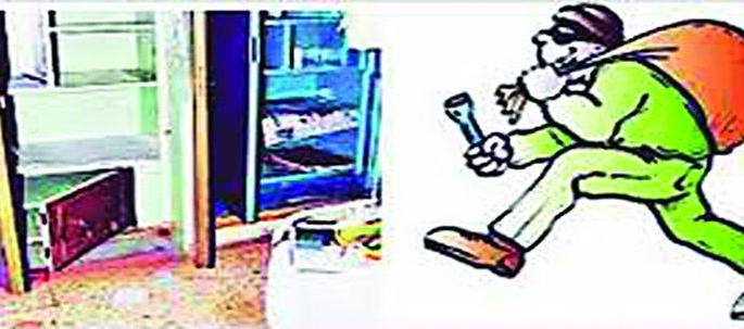 Four explosions in the city in one night | शहरात एकाच रात्री चार घडफोड्या