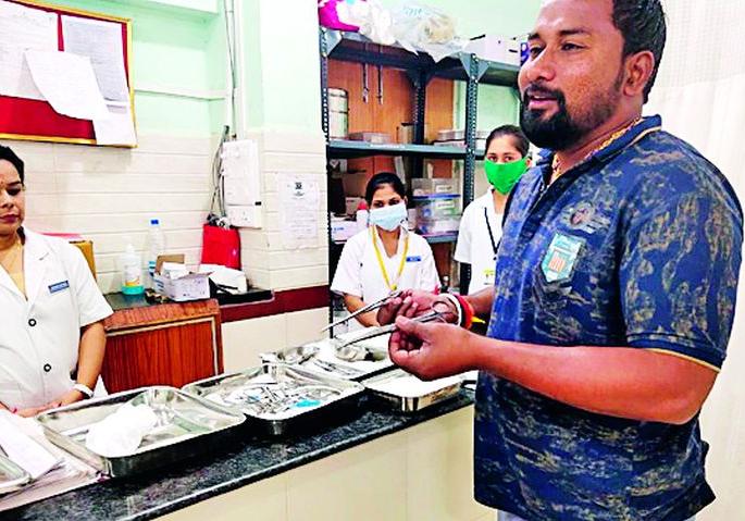 Need 11 Ventilator; Work is done on both sides | गरज ११ व्हेंटीलेटरची; काम भागवितात दोनवर Need 11 Ventilator; Work is done on both sides | गरज ११ व्हेंटीलेटरची; काम भागवितात दोनवर