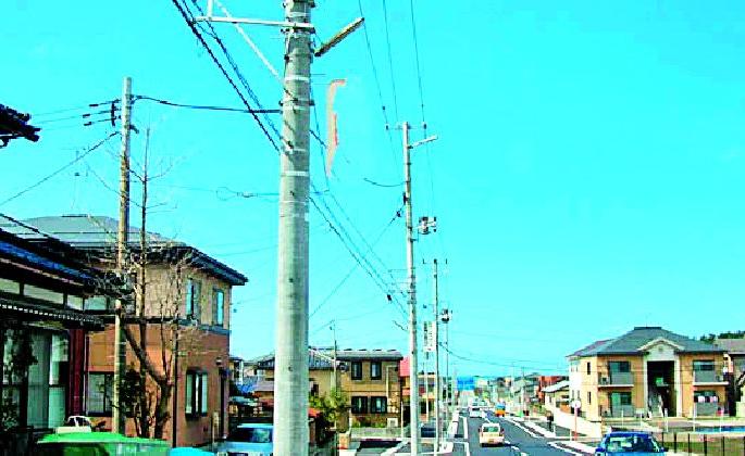 Under the electricity channels, the construction of the house does not exist | वीज वाहिन्यांखाली घराचे बांधकाम नकोच Under the electricity channels, the construction of the house does not exist | वीज वाहिन्यांखाली घराचे बांधकाम नकोच