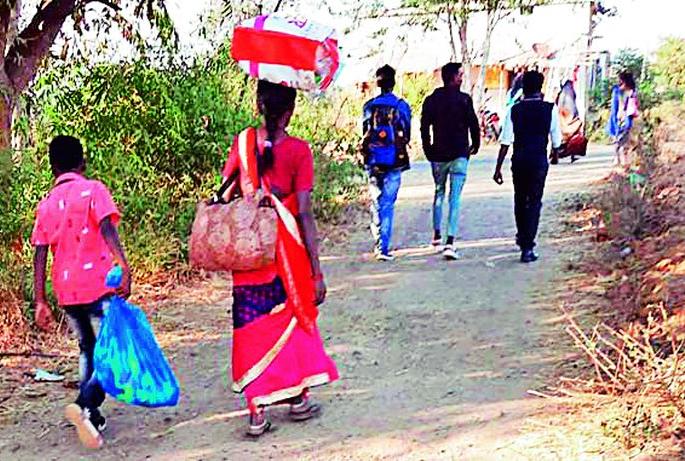 90% of the passengers still travel on foot | ९० टक्के प्रवासी करतात अद्यापही पायीच प्रवास