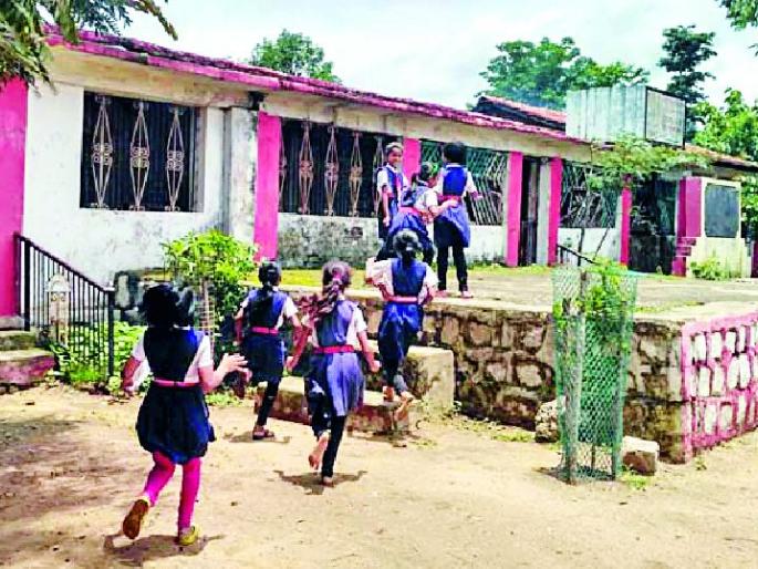 Fire extinguishers are also given to ZP schools | जि.प.च्या शाळांनाही अग्नीशमन यंत्राचे वावडे Fire extinguishers are also given to ZP schools | जि.प.च्या शाळांनाही अग्नीशमन यंत्राचे वावडे