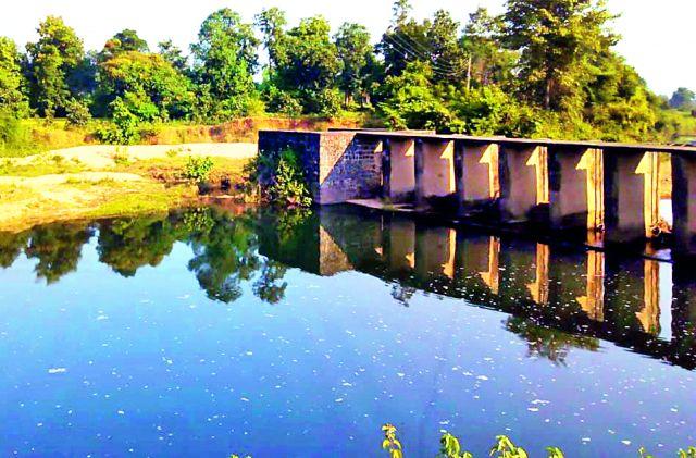 Kolhapuri Bandhare only for names | कोल्हापुरी बंधारे केवळ नावापुरतेच